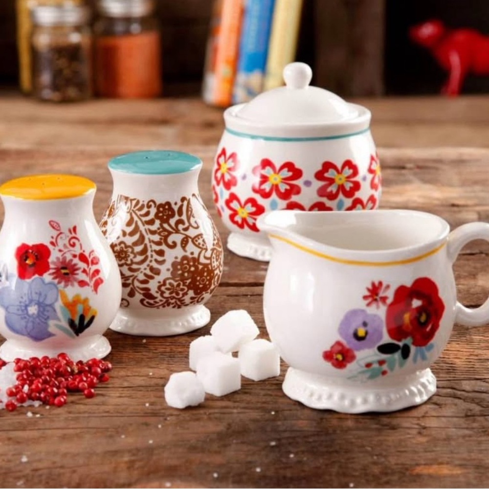 The Pioneer Woman table top kitchen set “flea market”